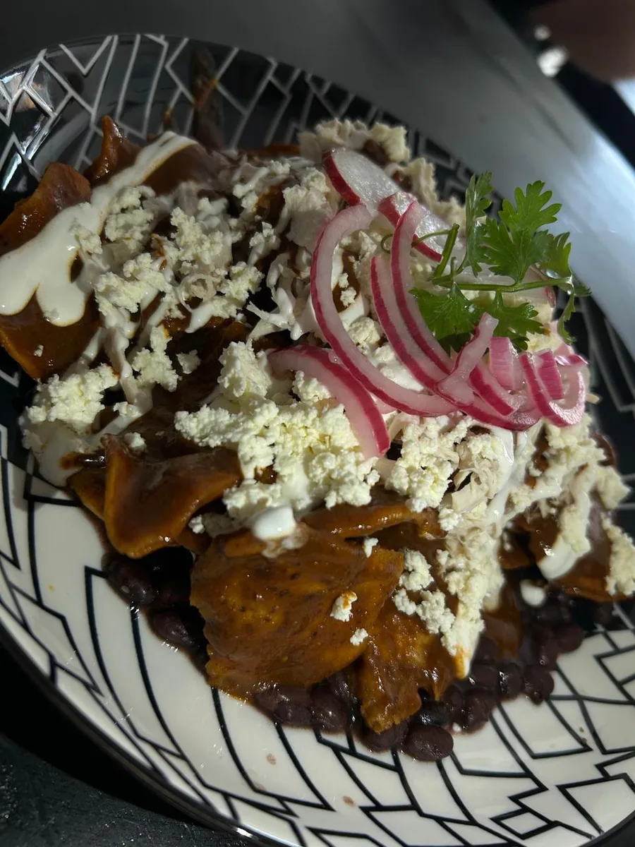 Chilaquiles de mole