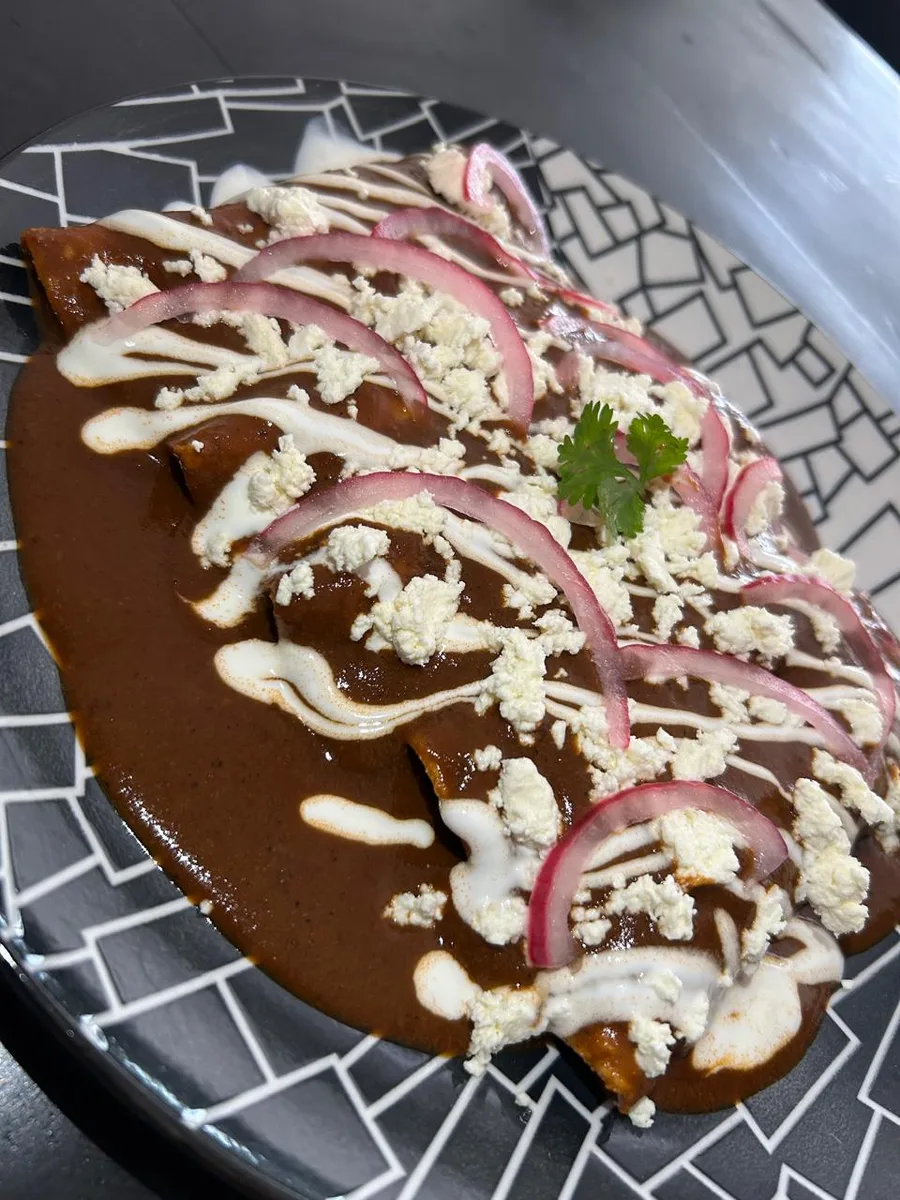 Enchiladas de mole